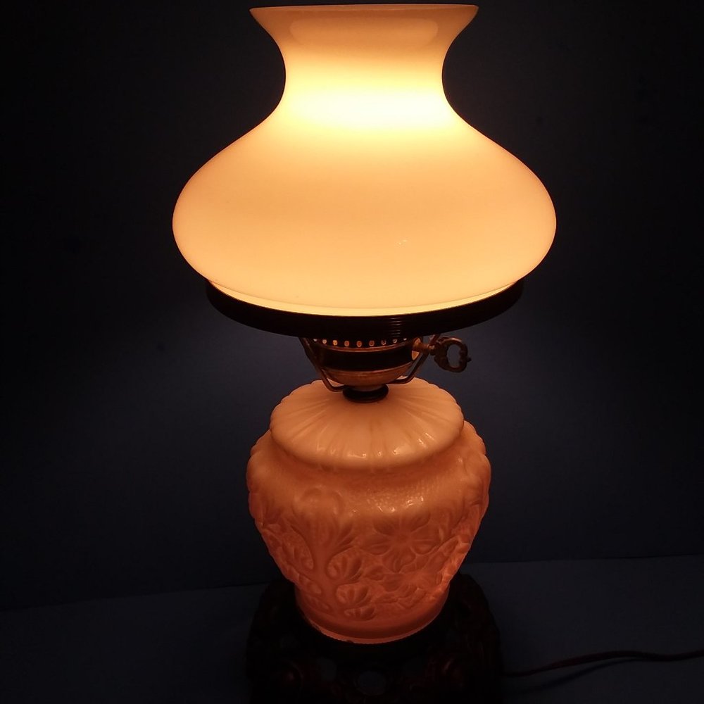 Antique Working Victorian Electric Oil GWTW Milk Glass Mushroom Shade Table Lamp - Picture 6 of 11